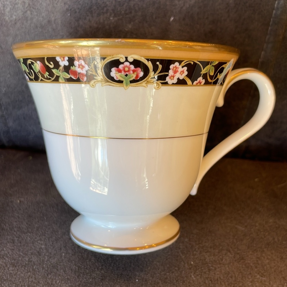 Waterford Fine English Bone China Rossmore Footed Tea Cup Gold Rim Accents